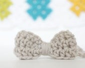 CROCHET BOW in antique white, headband / bow tie