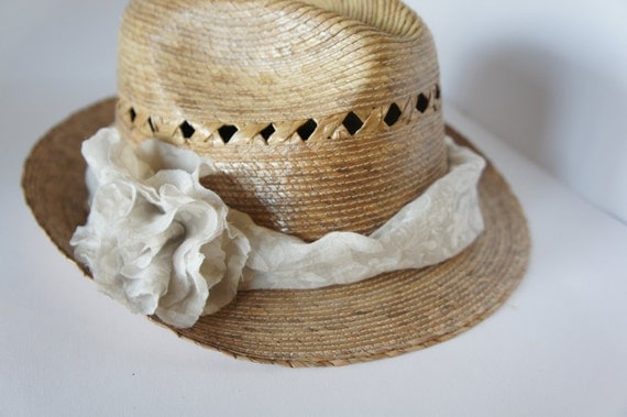 Straw Fedora Hat, flower pattern ribbon, great for spring and summer, with same fabric flower on the side..