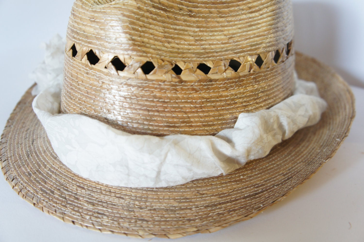 Straw Fedora Hat, flower pattern ribbon, great for spring and summer, with same fabric flower on the side..