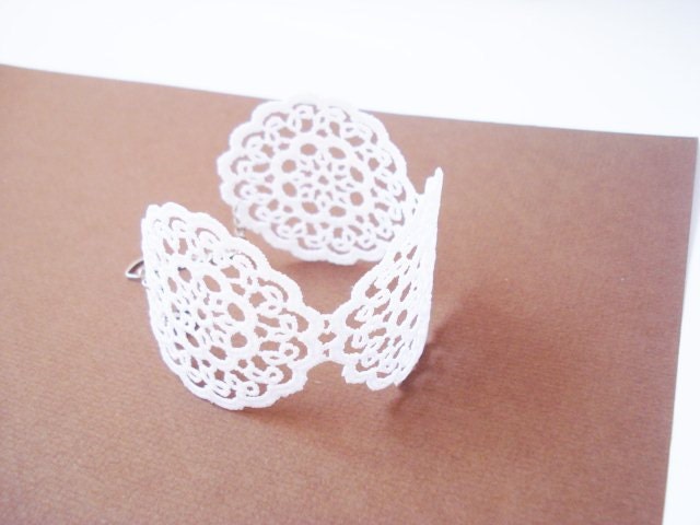 White Lace Bracelet, Bridesmaids Accessories, Bridal Cuff, Bridal accessories