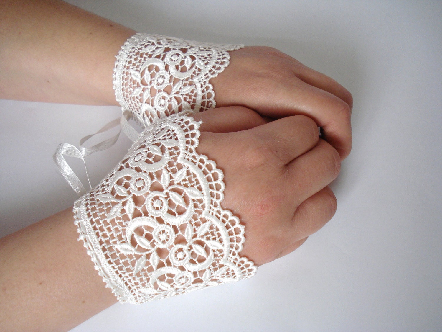 Lace Cuffs, Lace Wedding Accessory, Bridal accessory, Fingerless Gloves, Ivory