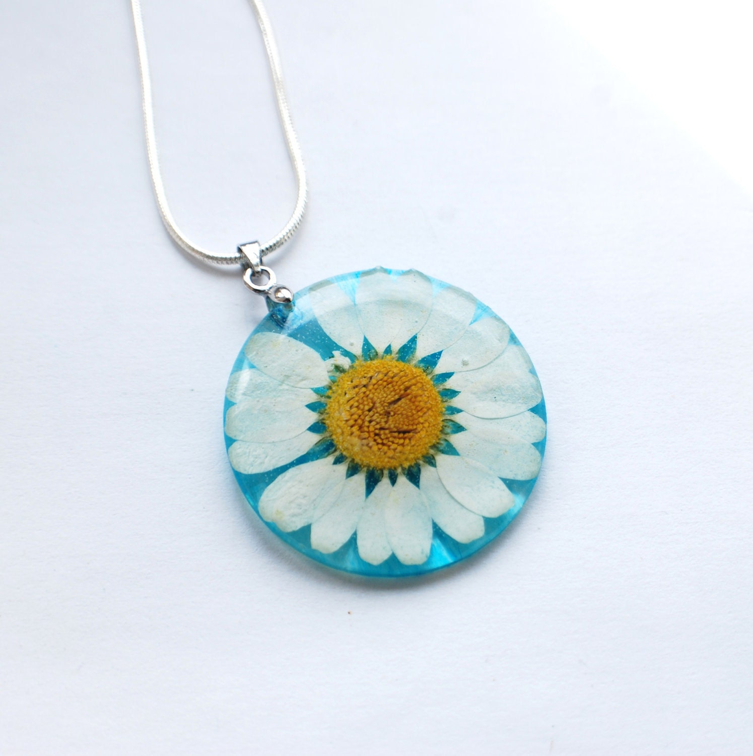 Pressed English Daisy Necklace Resin Pendant Real Flower Blue Transparent Pendant 925 Silver Plated