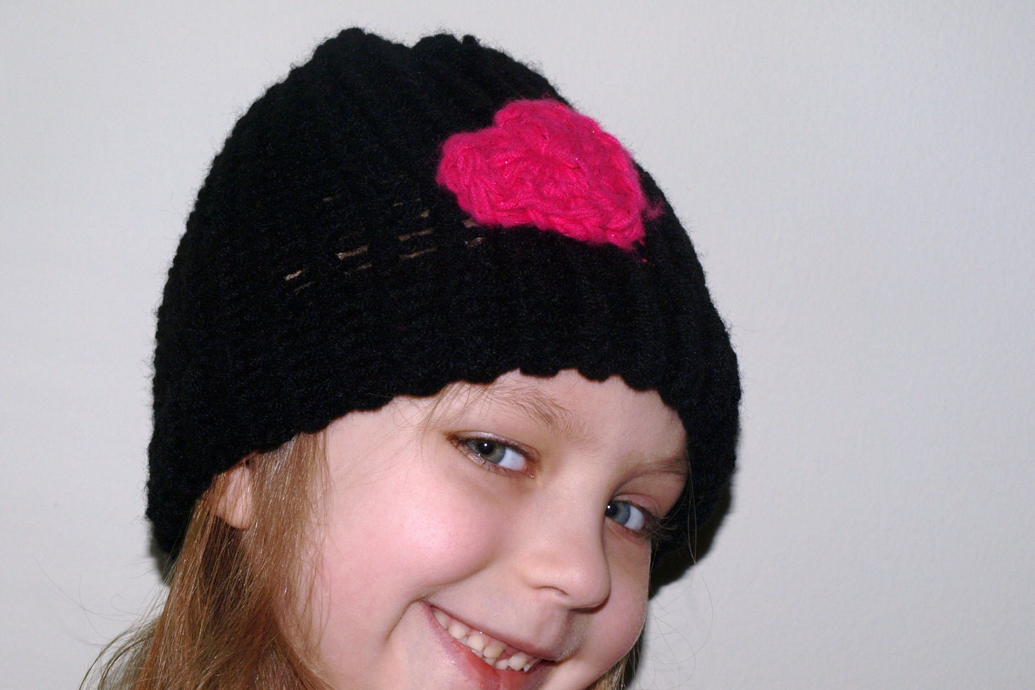 girls crochet hat with brim and heart detail