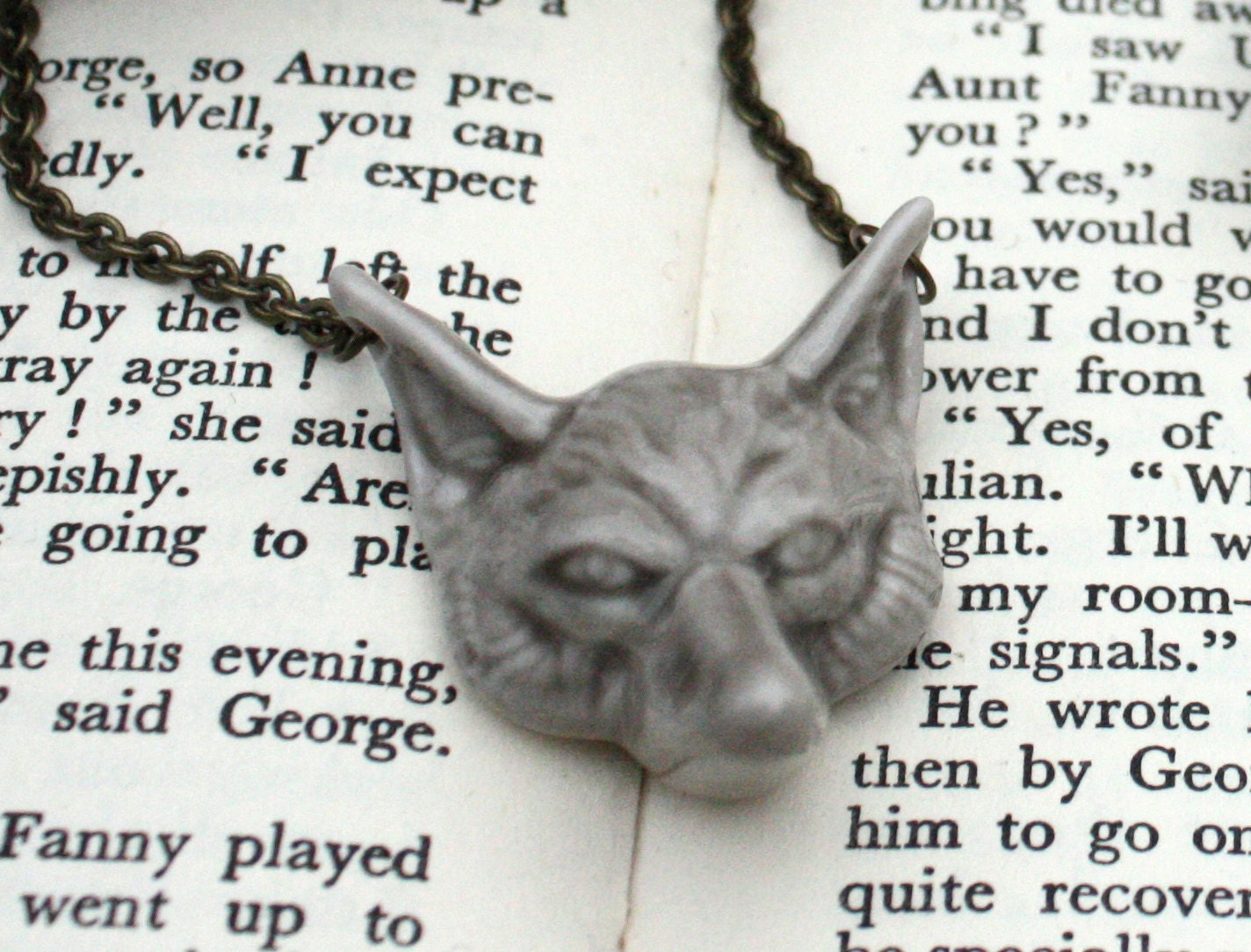 Fox face necklace, in grey porcelain.
