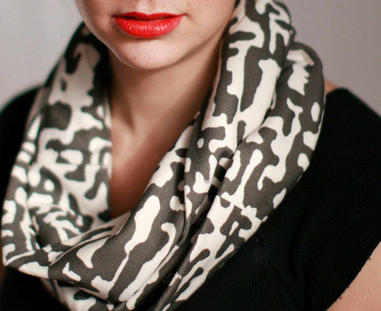 Graphic "ZigZag" Black and White Print Organic Cotton Knit Scarf
