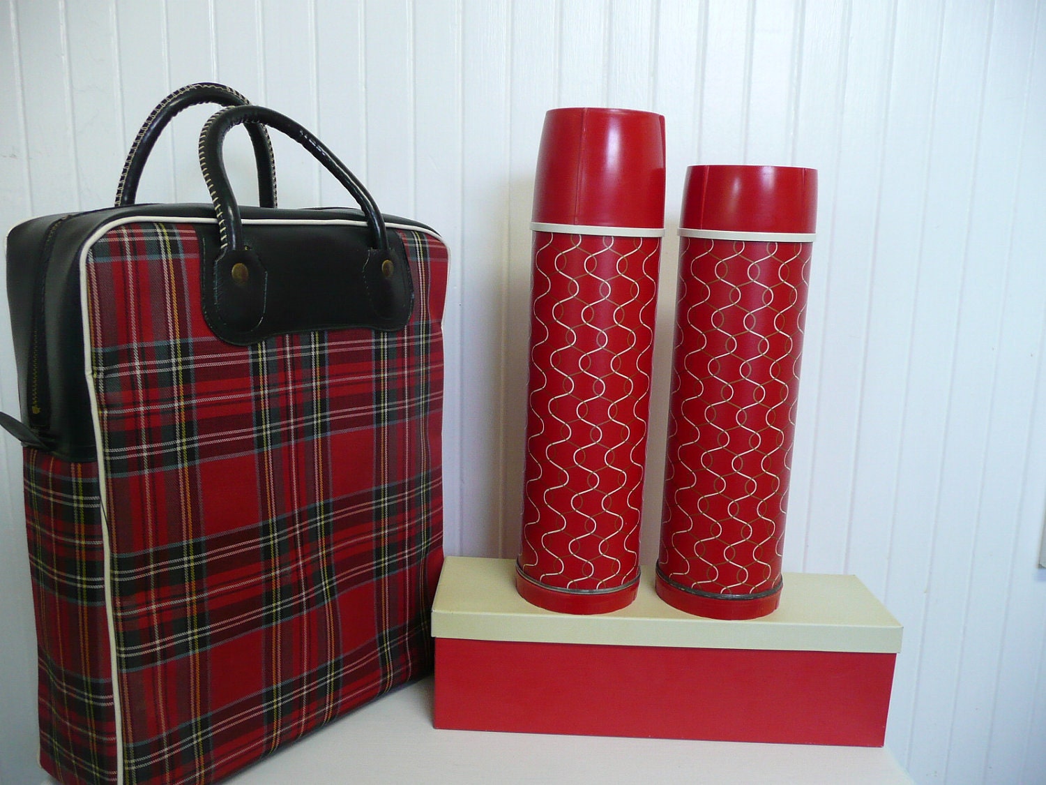 NICE Vintage Picnic Stadium Set, Two Metal Thermos Bottles and Metal Sandwich Box,  in Tartan Plaid Carrying Bag, Camping Set