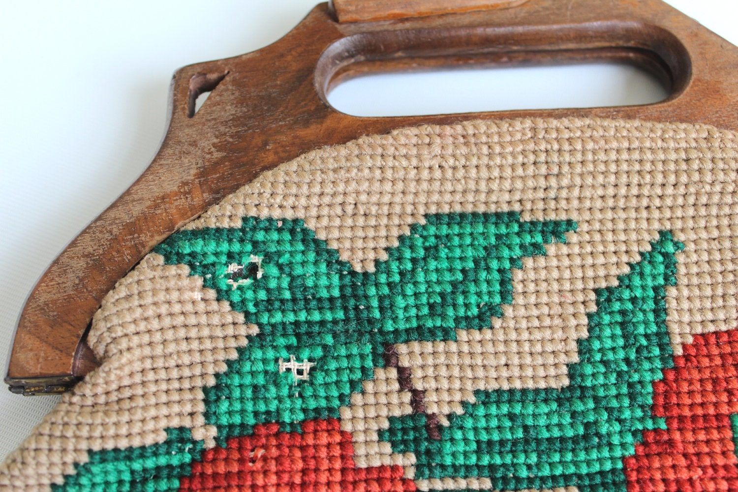 1940s Floral Tapestry Handbag / beige background