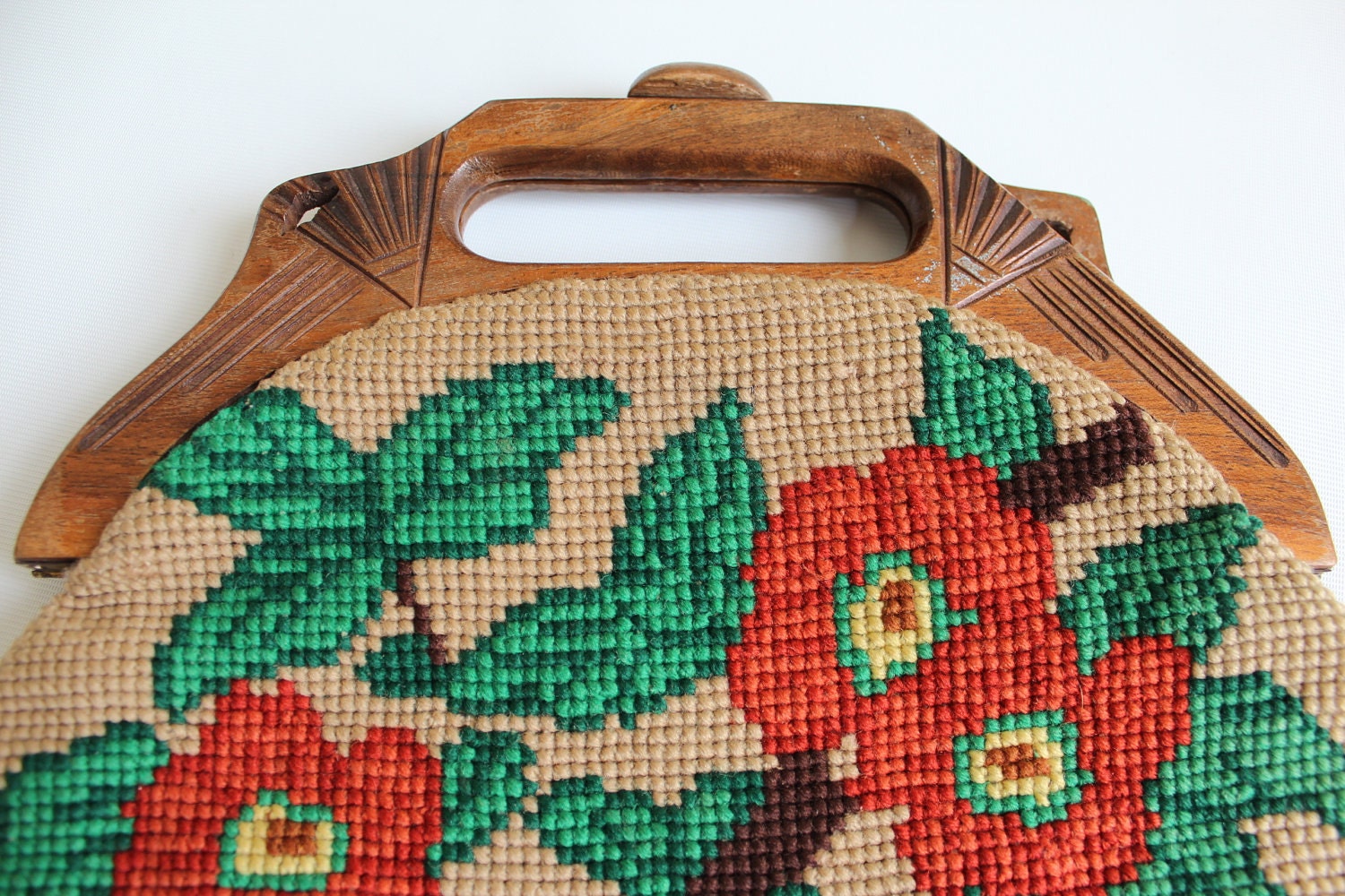 1940s Floral Tapestry Handbag / beige background