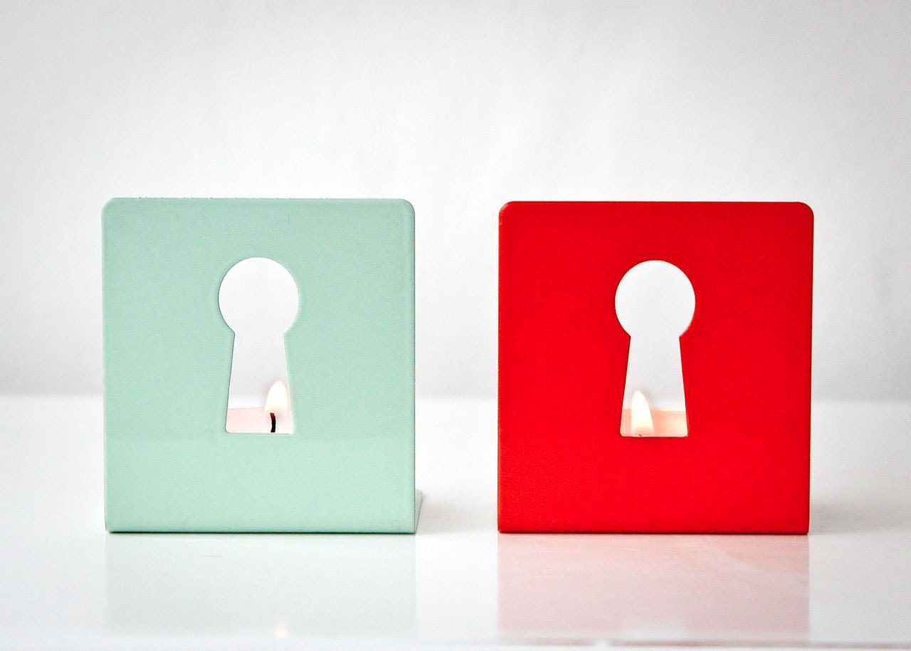 Candle holder - Light out of the keyhole - Simple metal shape to hold a tea lite in - sweet home feeling