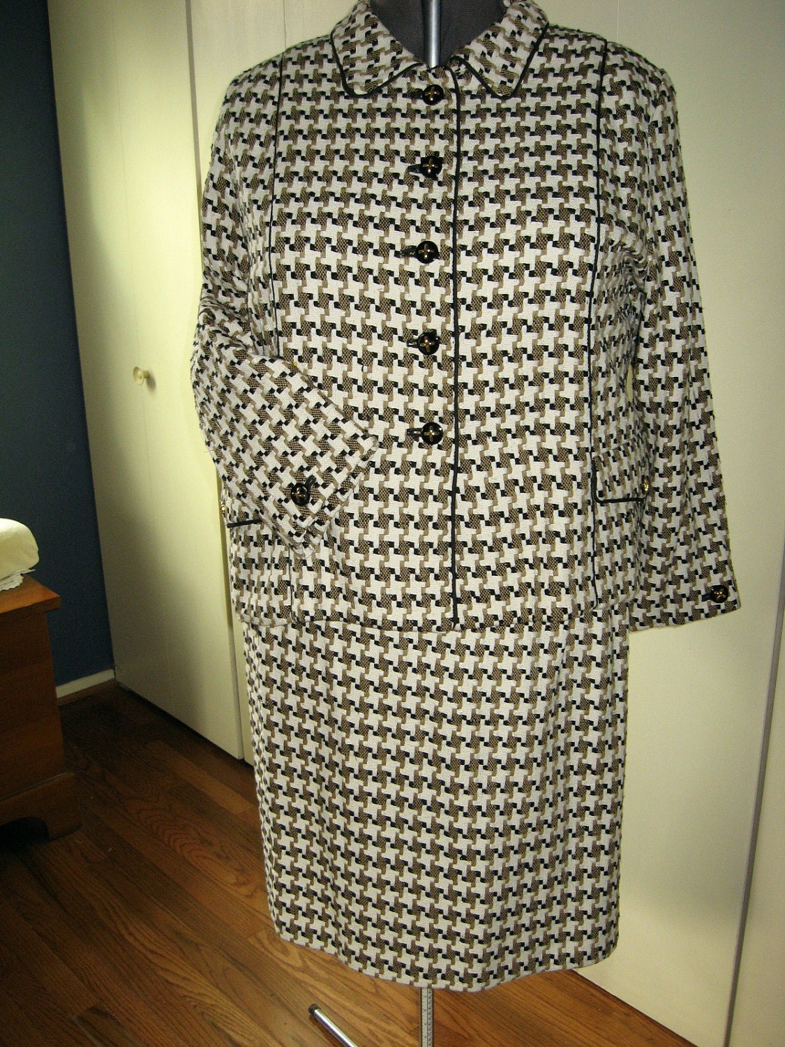 Super Plus Size Couture Suit in Camel and Black Raw Silk Houndstooth Check