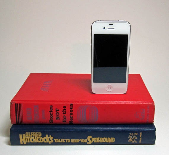 Alfred Hitchcock Charging Station for iPhone and iPod