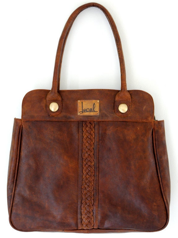 FREEDOM. Handmade leather handbag / shoulder bag. Plaited detail. Available in different leather colors.