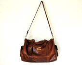 SOHO. Leather luggage / Duffel bag / Travel bag . Large bag with crossbody strap. Available in different leather colors.