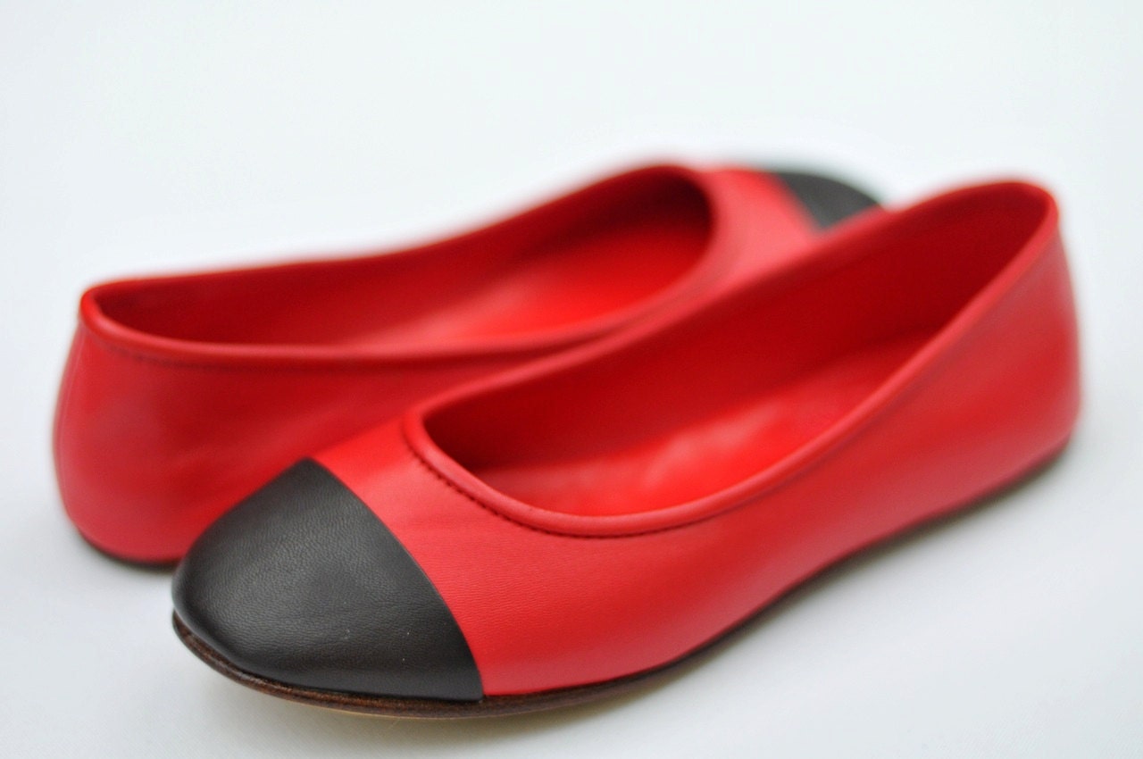 ANN. Red flat shoes. Leather ballet flats. sizes US 4-13, EUR 35-43. Available in different leather colors.