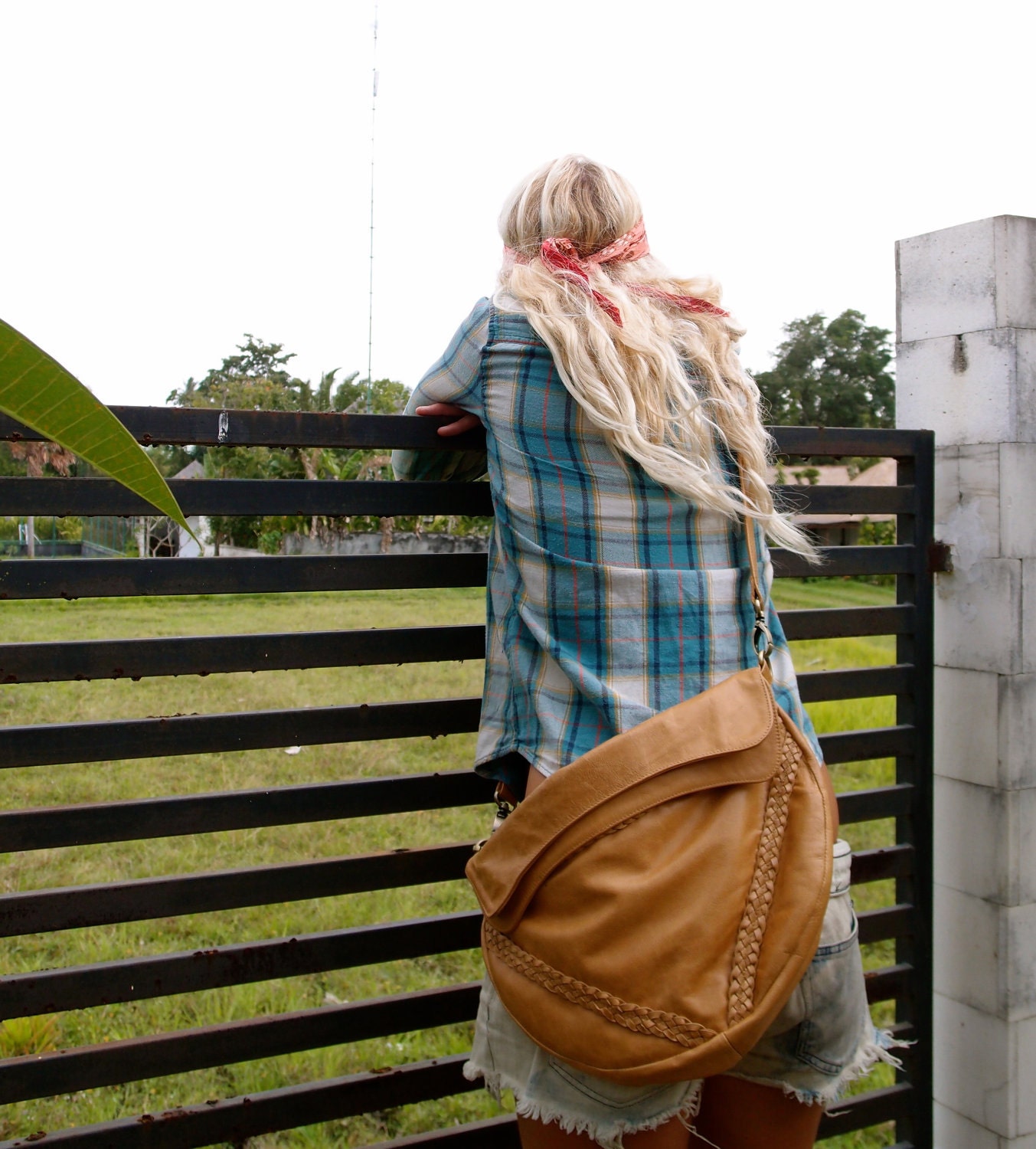 TRIANGULO.Crossbody leather bag. tassel. shoulder bag. Available in different leather colors.