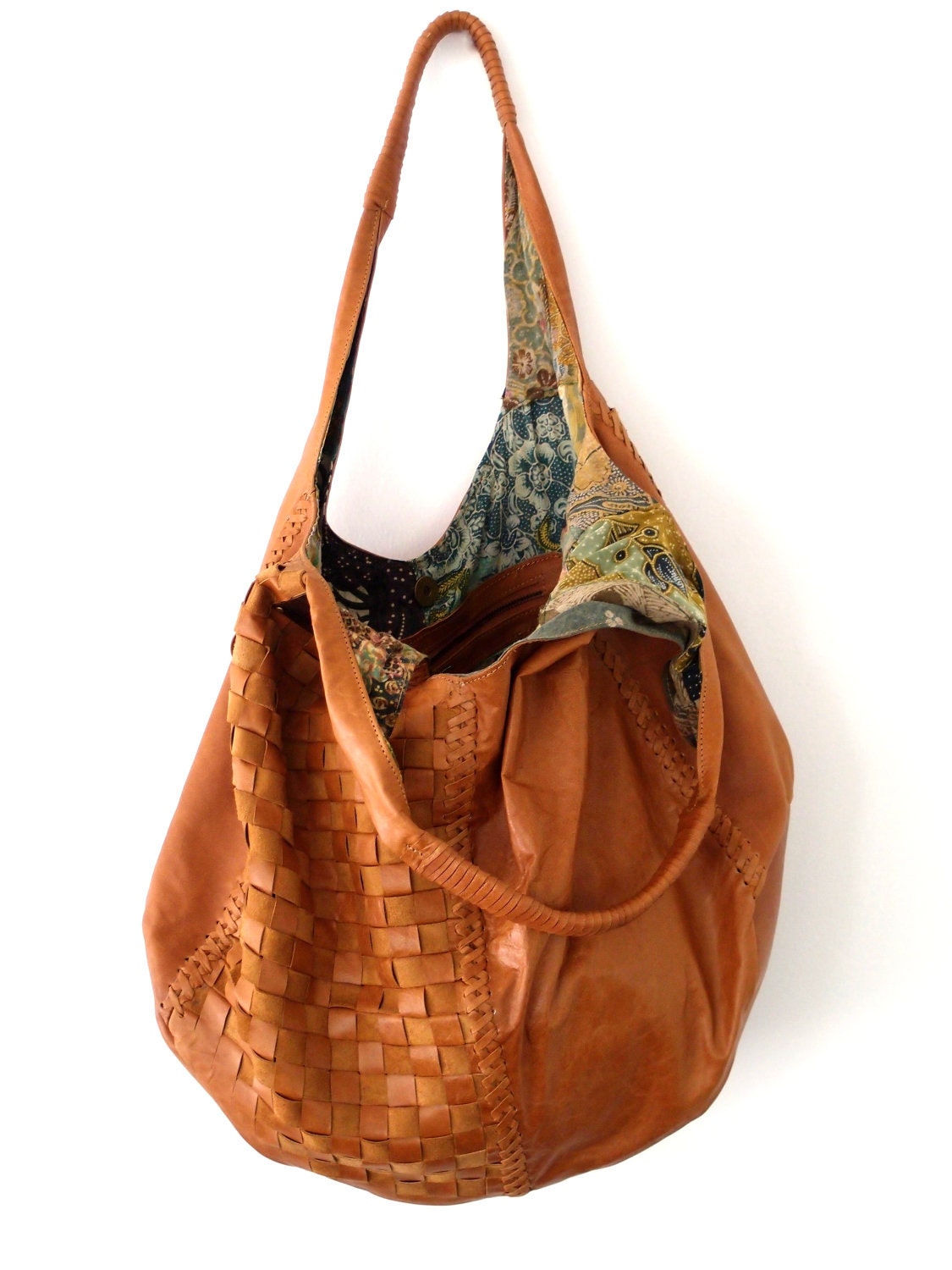 BELLA. Oversize woven shoulder bag / leather tote bag. Available in different leather colors.