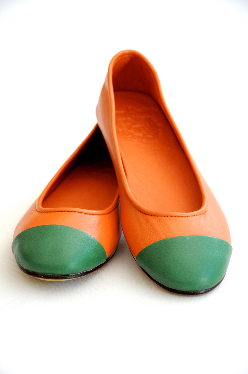 ANN. womens flat shoes / leather ballet flats. sizes 35-43. Available in different leather colors.