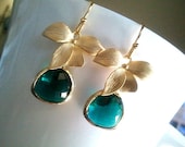 Flower with Emerald Green Earrings,Drop, Dangle, Glass Earrings, bridesmaid gifts,Wedding jewelry