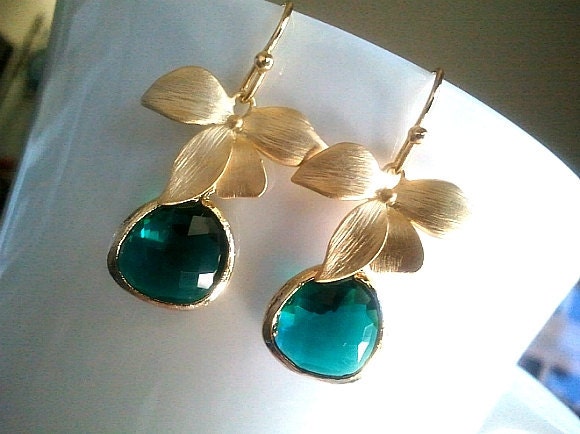 Flower with Emerald Green Earrings,Drop, Dangle, Glass Earrings, bridesmaid gifts,Wedding jewelry