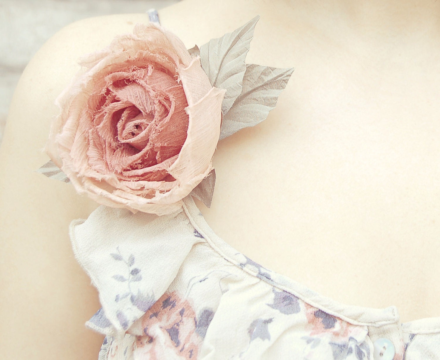 Peachy-pink HANDMADE silk fabric flower hair clip/pin brooch