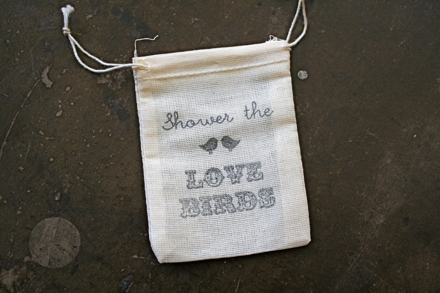 Wedding favor, bird seed toss favors. 50 muslin bags, 2x4, UNFILLED for International Shipping.  Shower the Love Birds design.