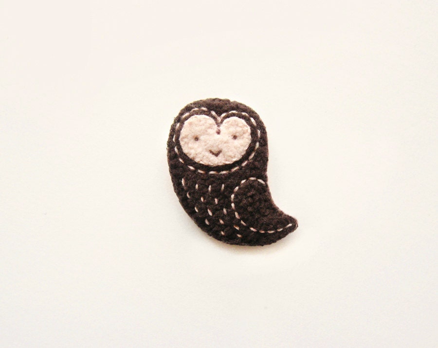 Whimsical owl mini brooch / Wizard's little helper / Harry Potter, white magic, woodland / Animal brooch in brown / Christmas gifts for kids