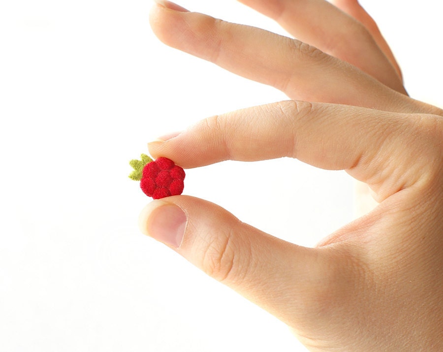 Super small raspberry brooch / Tiny plush red berry / Summer garden in red and green / Christmas gift
