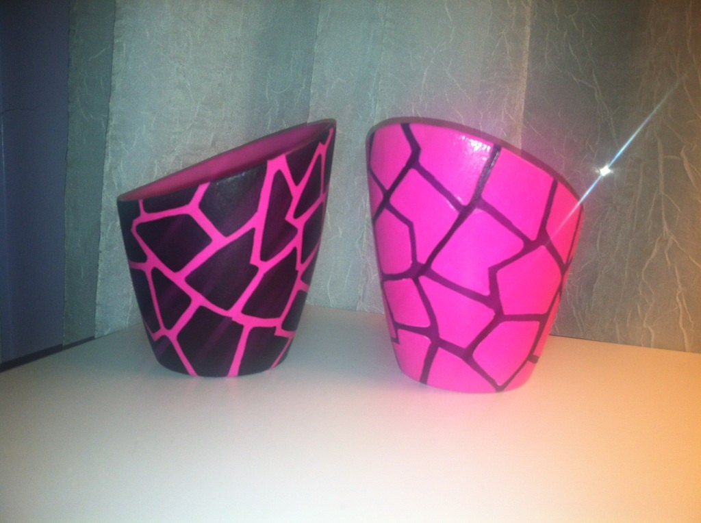 Hand Painted Hot Pink & Black Giraffe Candle Holders - xBeeUnique Hand Painted Hot Pink & Black Giraffe Candle Holders - xBeeUnique
