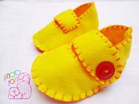 size 2 / 3-6 months unisex handsewn baby felt shoes in bright yellow and orange. ready to ship. - lindotots