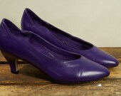 SHOE SALE-  Vintage HIpster Retro Purple Vinyl  Flex Sole Heels  Pumps by T R Bentley    Size 7