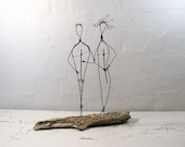 Wire Sculpture - Mr and Mrs. Mixed Media Sculpture on Driftwood. Folk Art. Rustic House Decor. One of a kind. - idestudiet