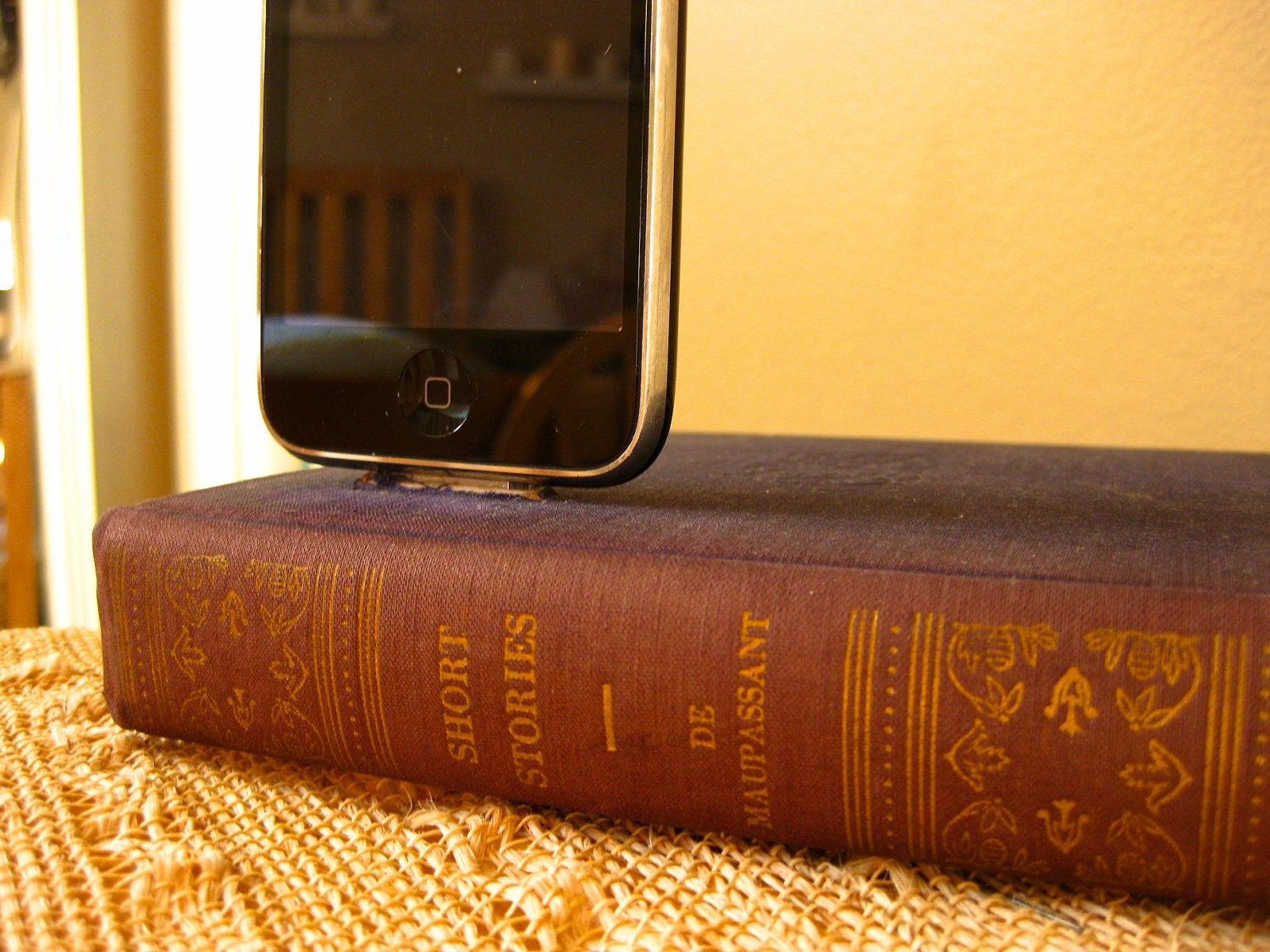 Apple BookDock - Short Stories de Maupassant (vintage, 1942)