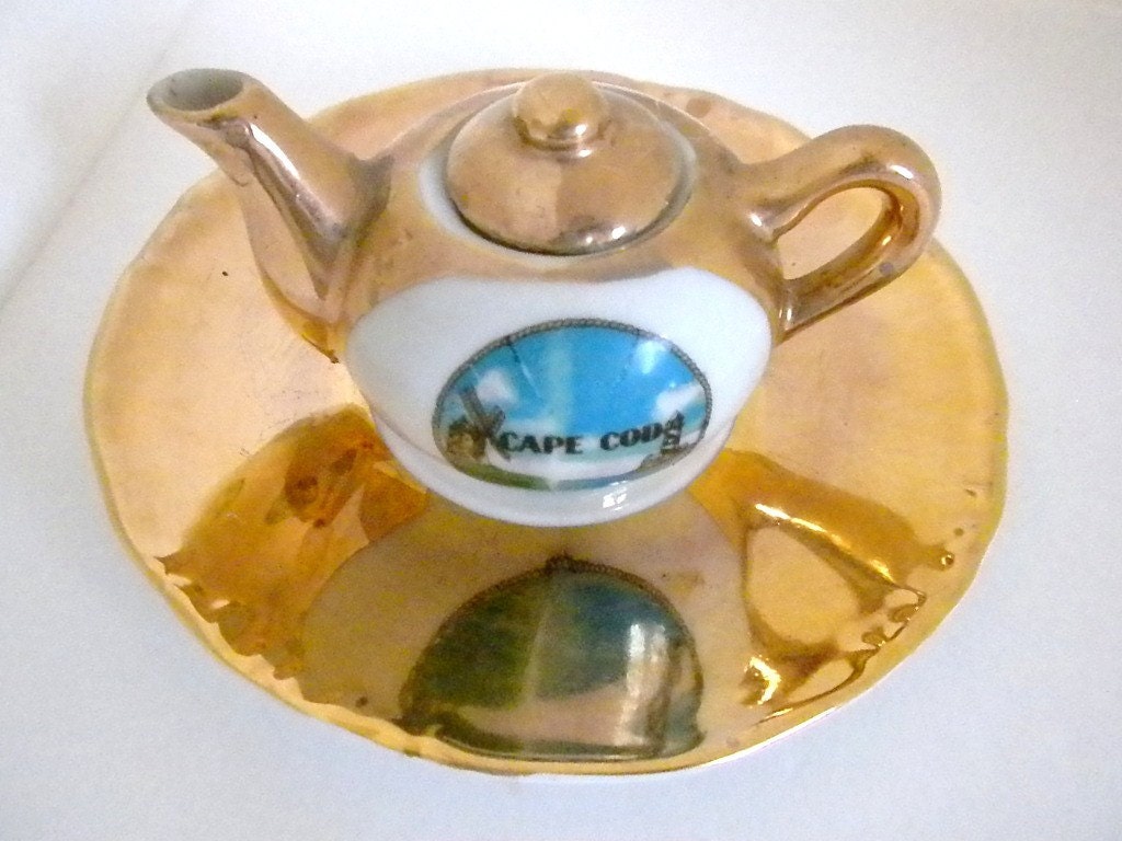 Vintage, HP Porzellen kunit, "Cape Cod", Small, Tea Pot and Saucer in gold