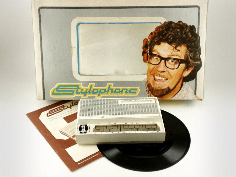 Cool Vintage 1970s Rolf Harris Stylophone in White with original Box