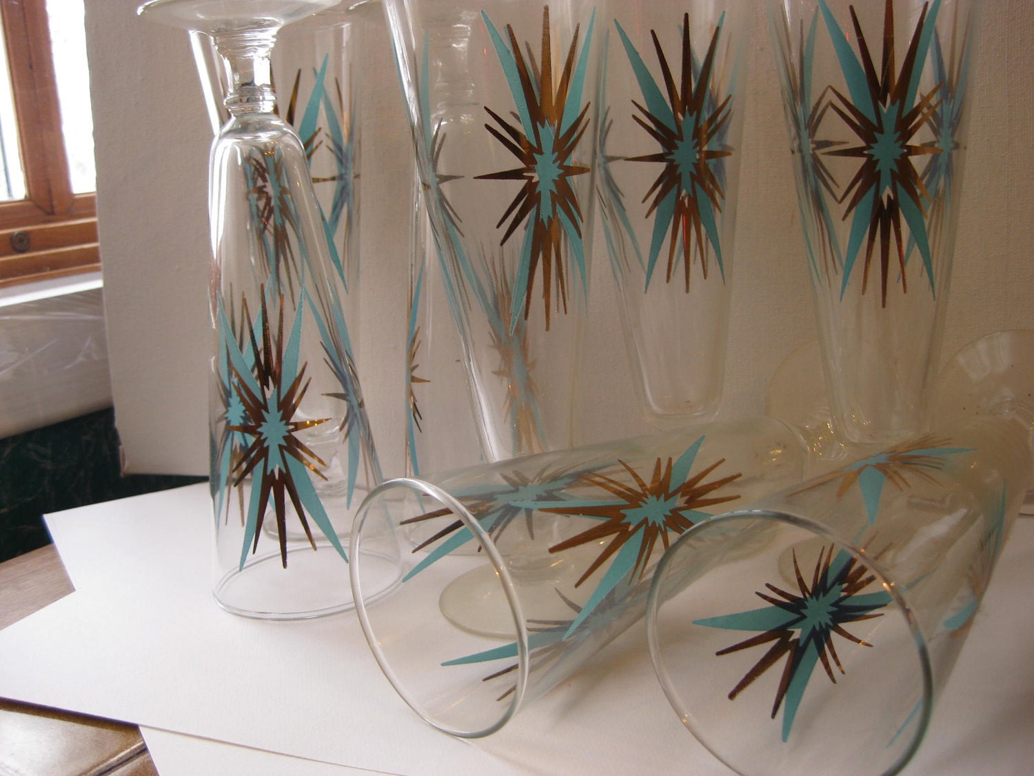 8 Vintage pilsner beer glasses turquoise aqua and gold excellent condition
