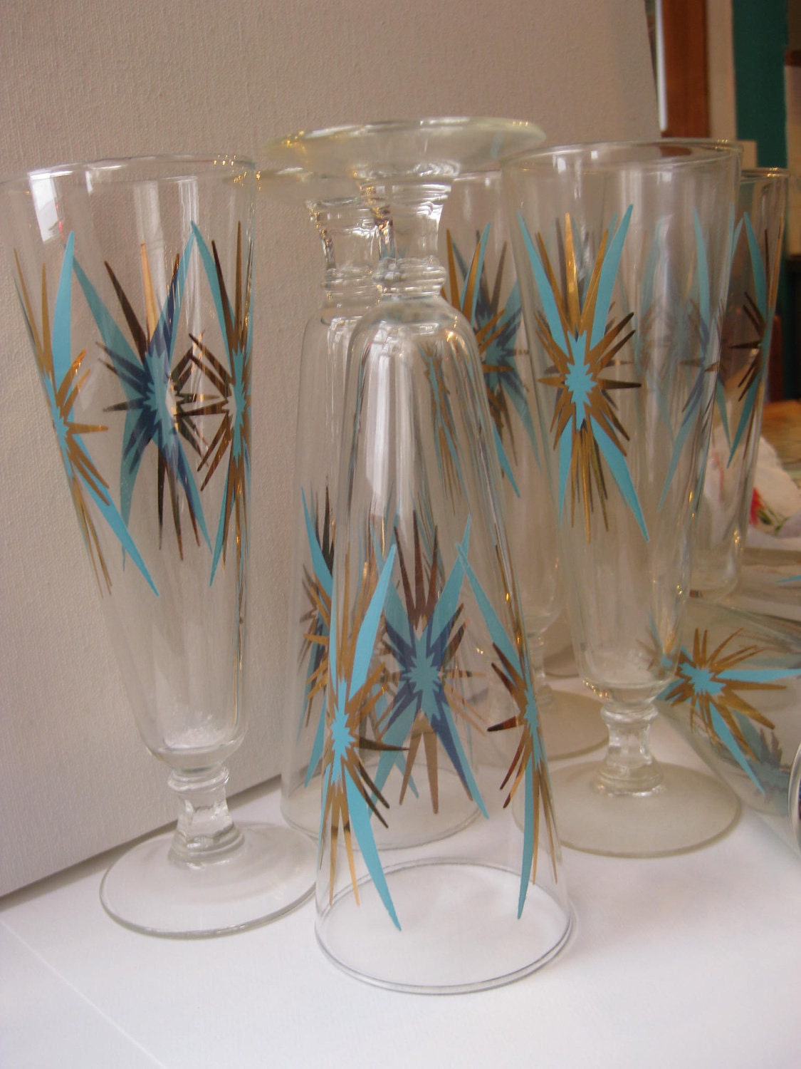 8 Vintage pilsner beer glasses turquoise aqua and gold excellent condition