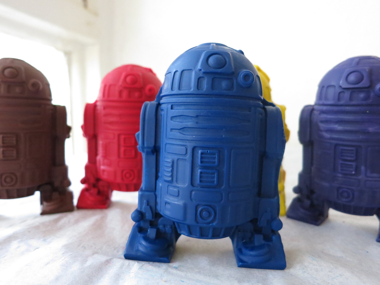 R2D2 Crayon Your Color Choice