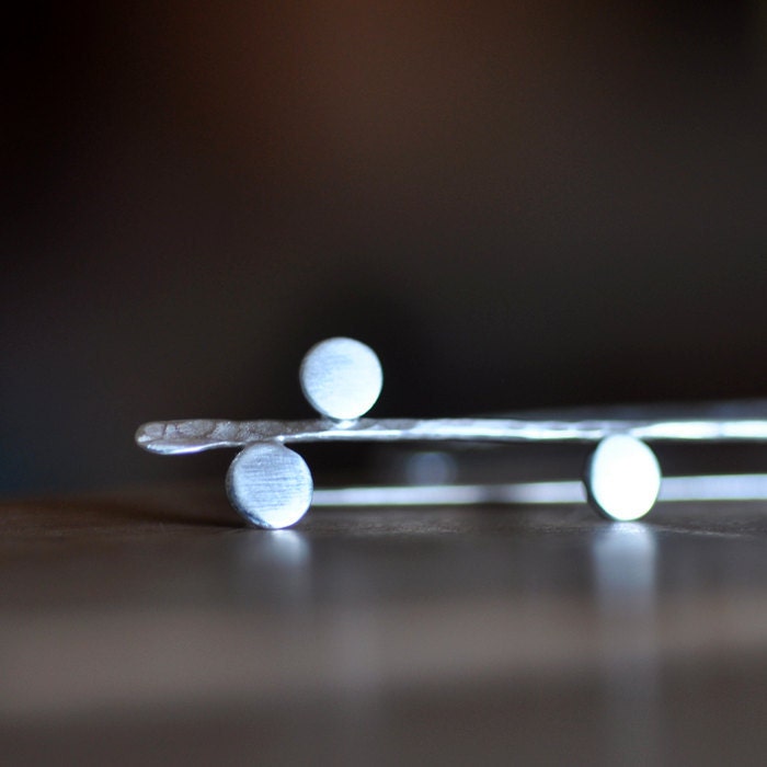 Thread earring with dots. Recycled sterling silver
