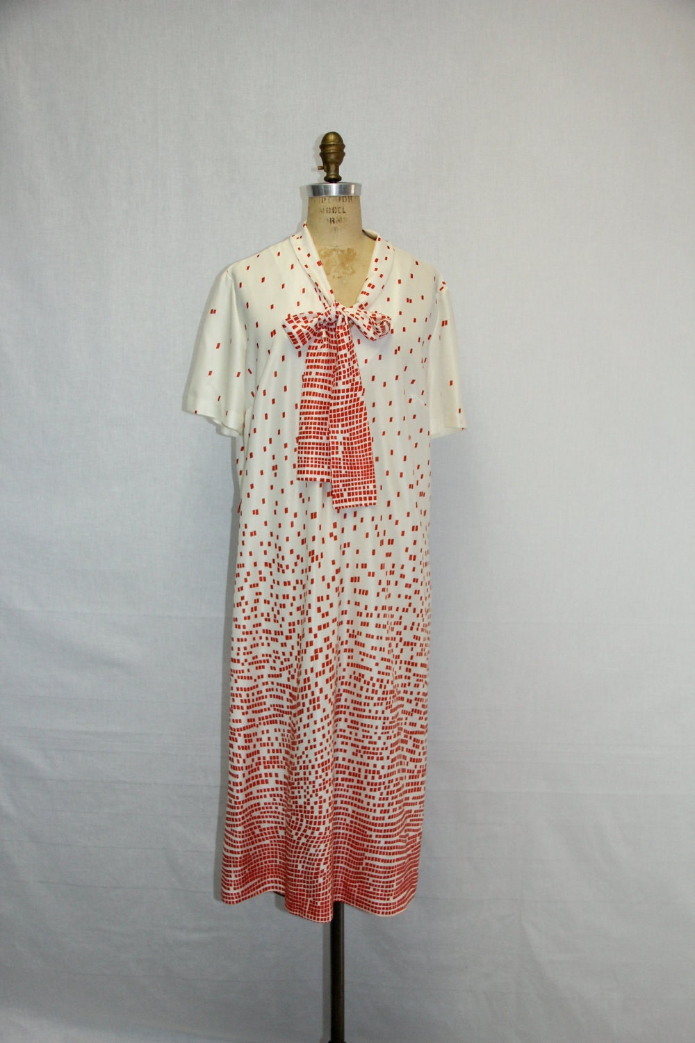 XXL Vintage Dress w Ombre Red and Cream Print
