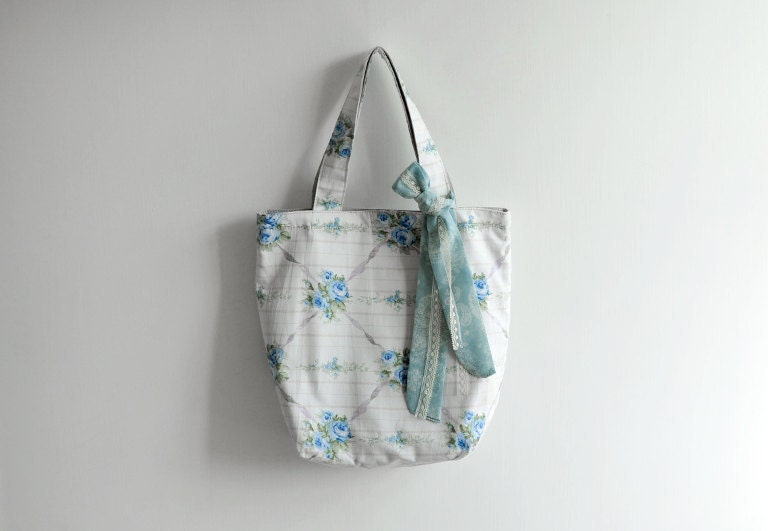 Bluebell Basket tote bag, Blue flower pattern, causal bag