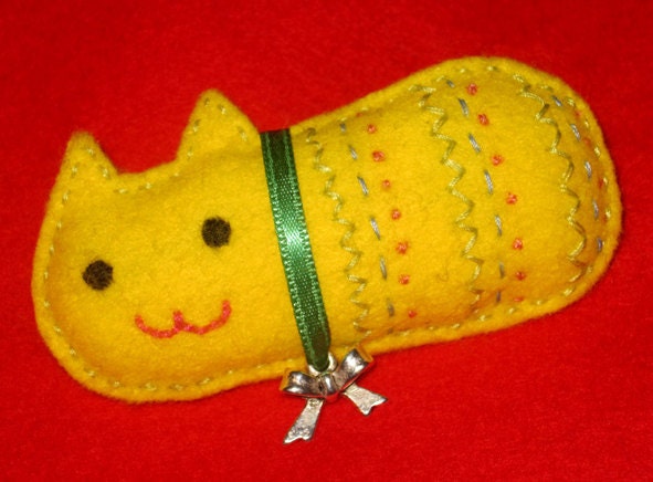 Yellow Chibi Cat - Hand-sewn Felt Brooch