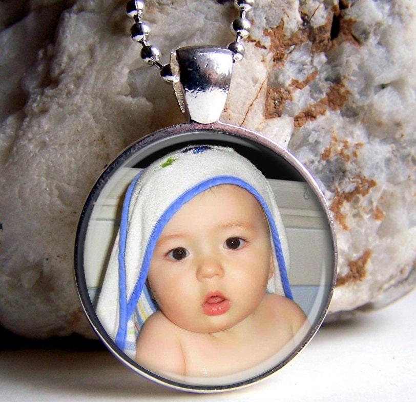 Photo Pendant , Custom Photo Jewelry, Picture Necklace, Personalized Mothers Necklace, Black Friday Sale