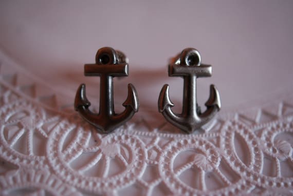 Anchor earrings