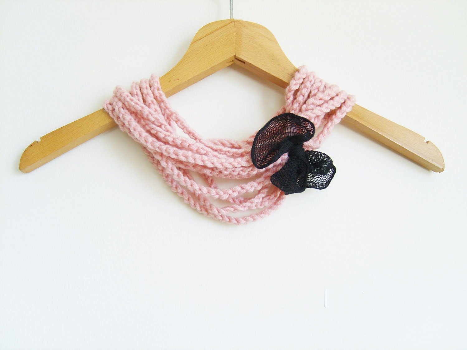 Crochet Necklace / Pink Necklace / Spring Summer Collection / Knitted Necklace