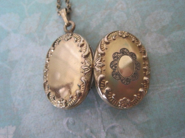Antique Oval Floral Repousse Photo Locket, Gold Filled, Finberg Manufacturing Co., Keepsake