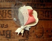 Romantic Boutonniere in pink and grey