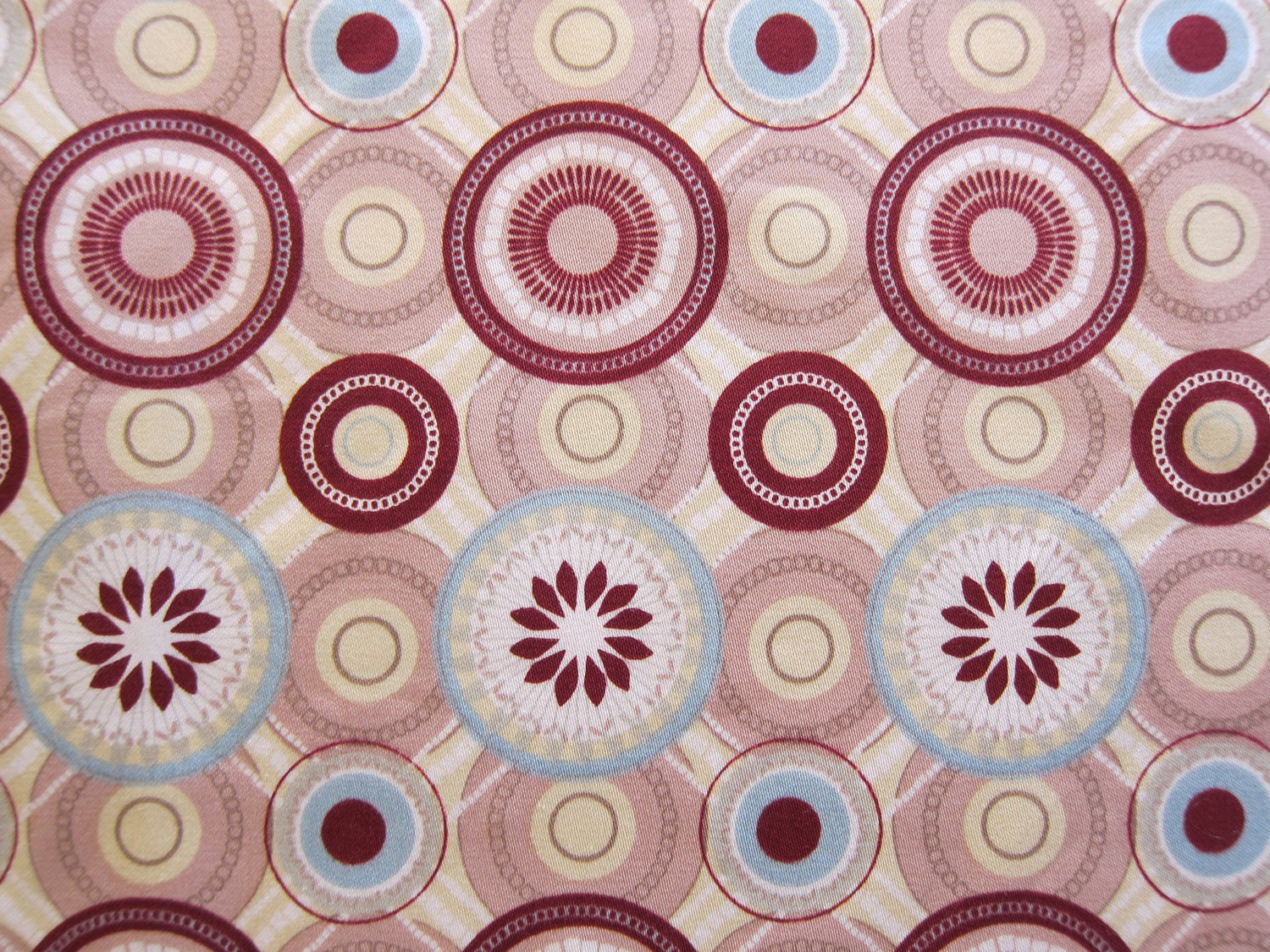 Nursing Cover - Retro Red Circles