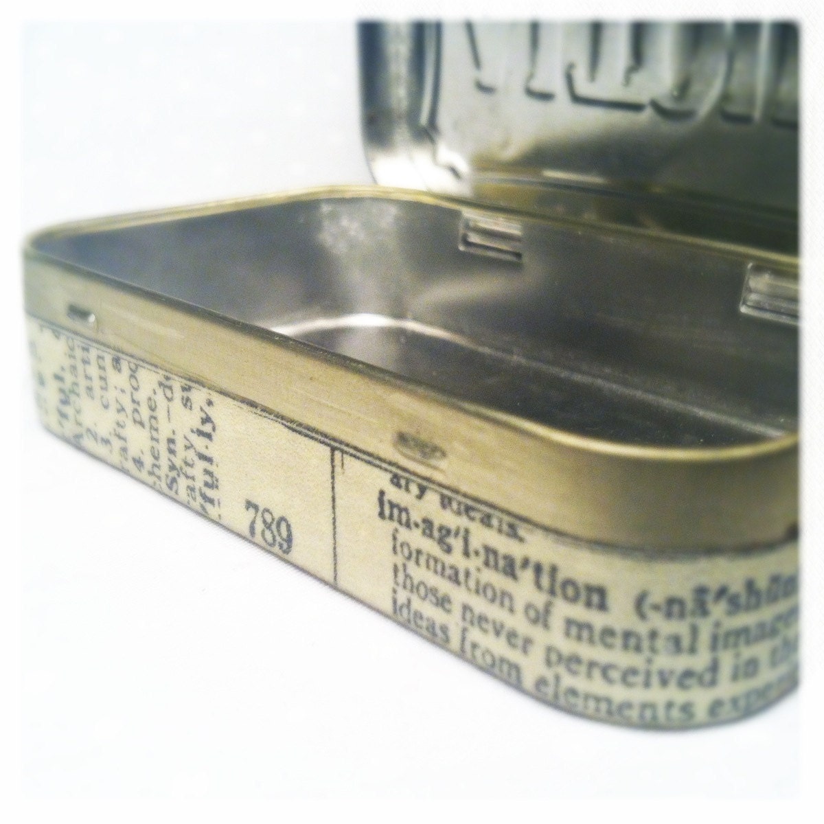 ALTERED ALTOIDS TIN - Thy Face Remembered