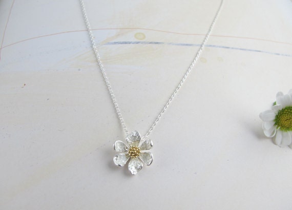 pure daisy flower necklace
