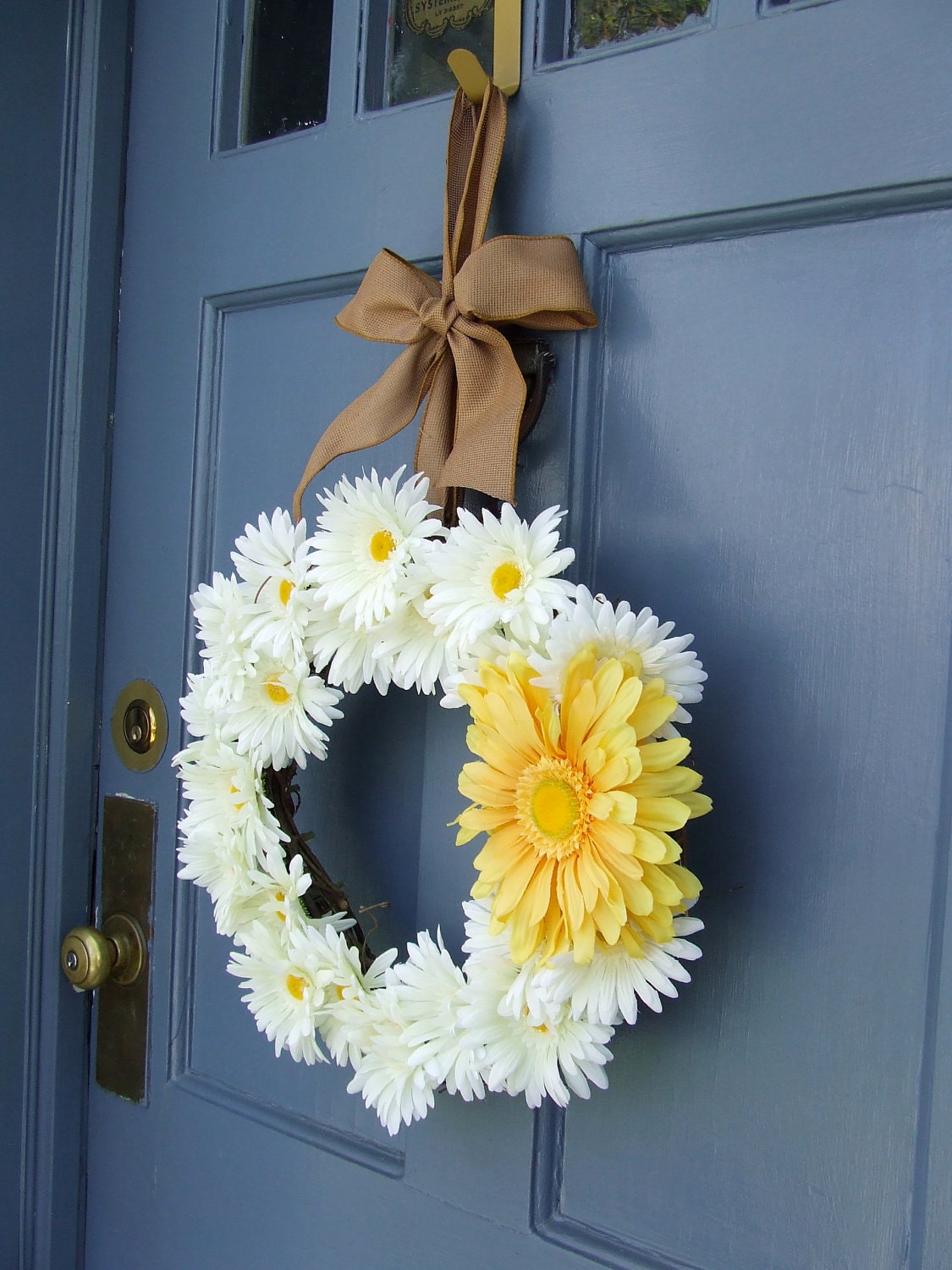 White and Yellow Daisy Wreath